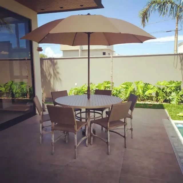 CONJUNTO MESA DE ALUMINIO RIPADO COM ESPAÇO PARA OMBRELONE