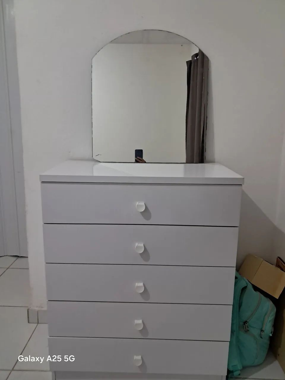 Vendo cômoda.64276669296386122