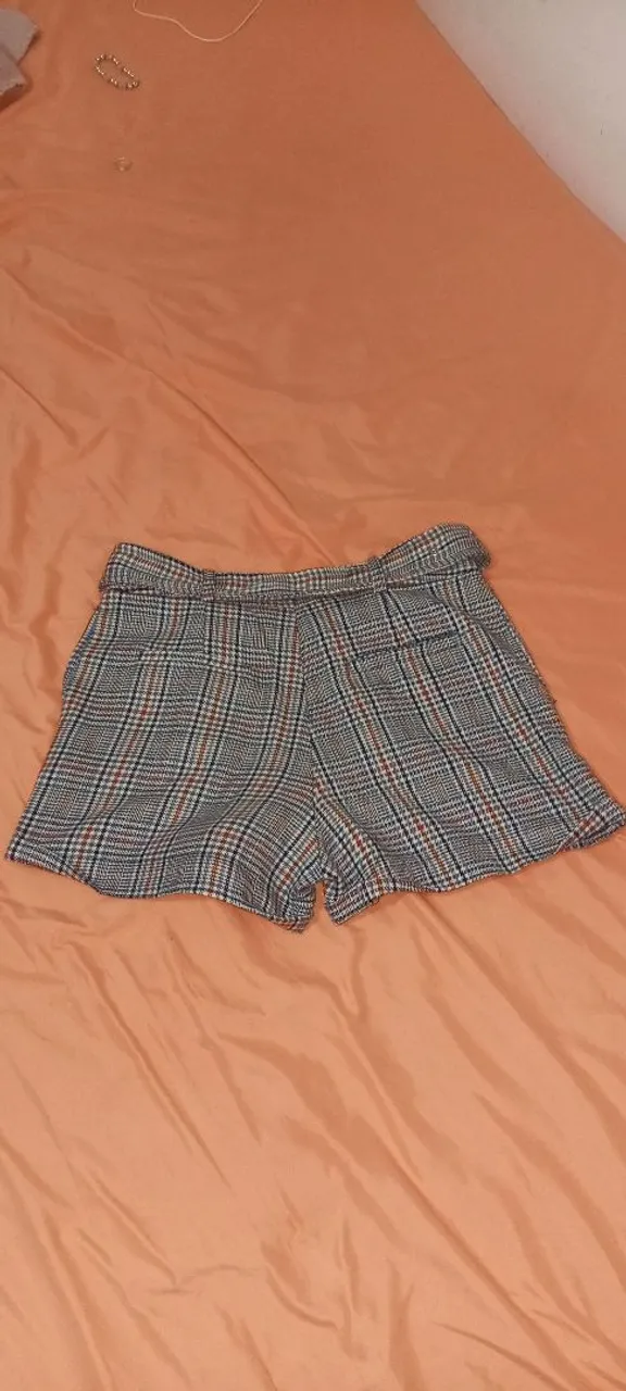 Shorts xadrez com cinto
