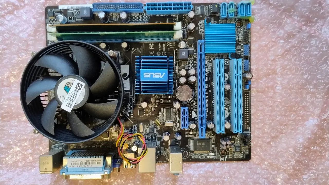 Placa-mãe ASUS P5G41T-M LX/BR com Intel Pentium e 4GB DD3
