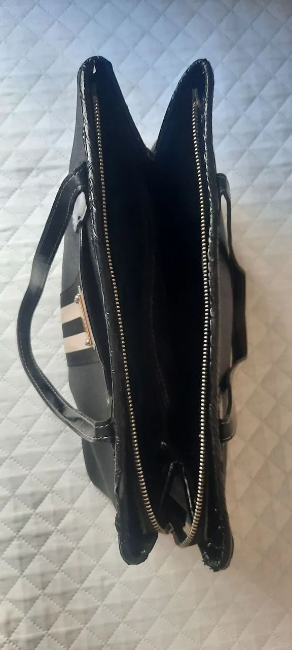 Bolsa CORELLO de couro preto com detalhes em dourado - Foto 3