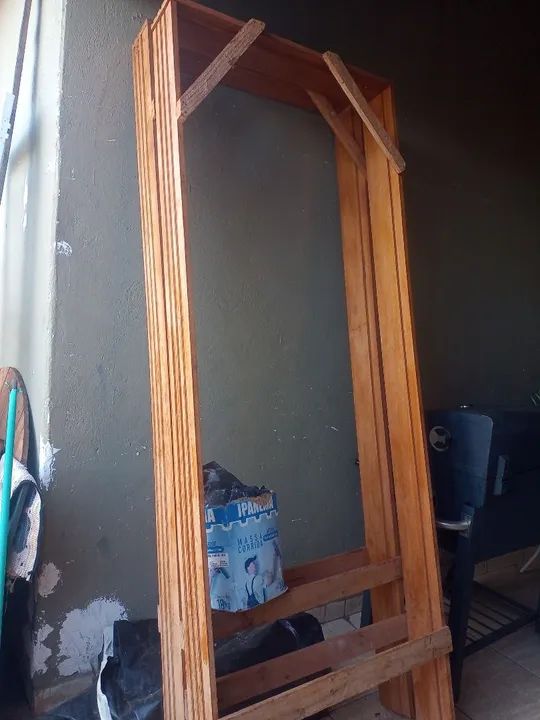 Porta de madeira em ótimo estado