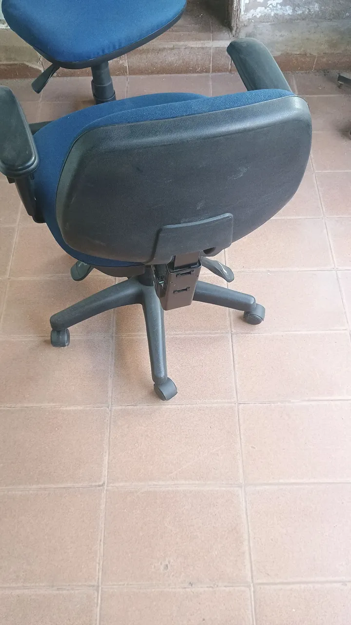 Cadeira de Escritório Ergonômica com Rodas