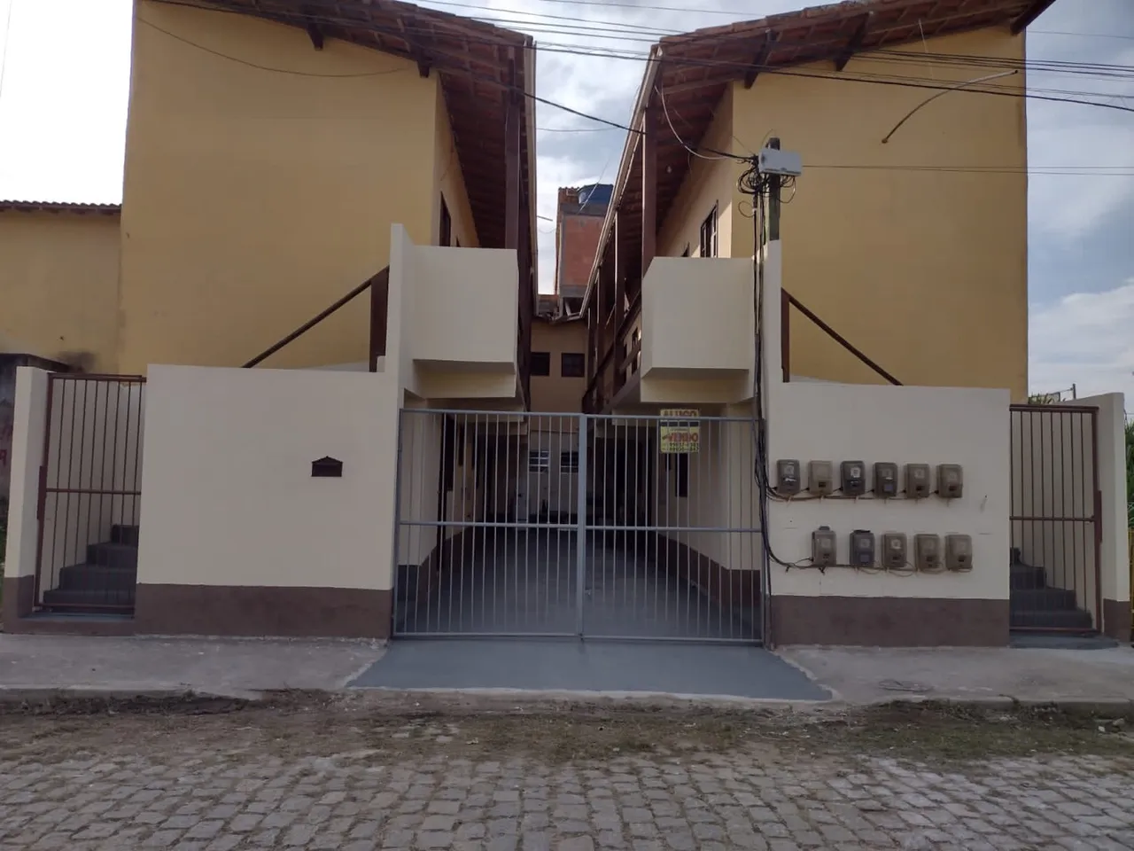 Prédio com 8 kitnets (Itaparica)