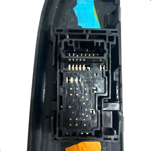 Botão Vidro Porta Traseira Esquerda Hilux 2016 A 2022 - Foto 6