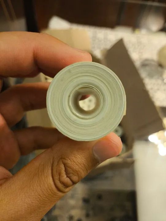 Kit de 90 Bobinas de papel térmico 57mm Amarelo- Para máquinas cartão e mini impressoras - Foto 3