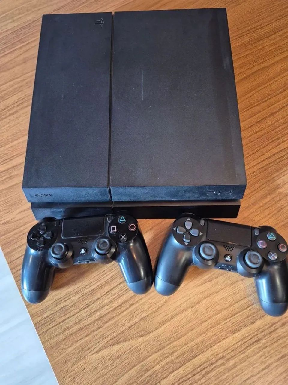 Playstation 4 fat  com 1 controle R$1500,00