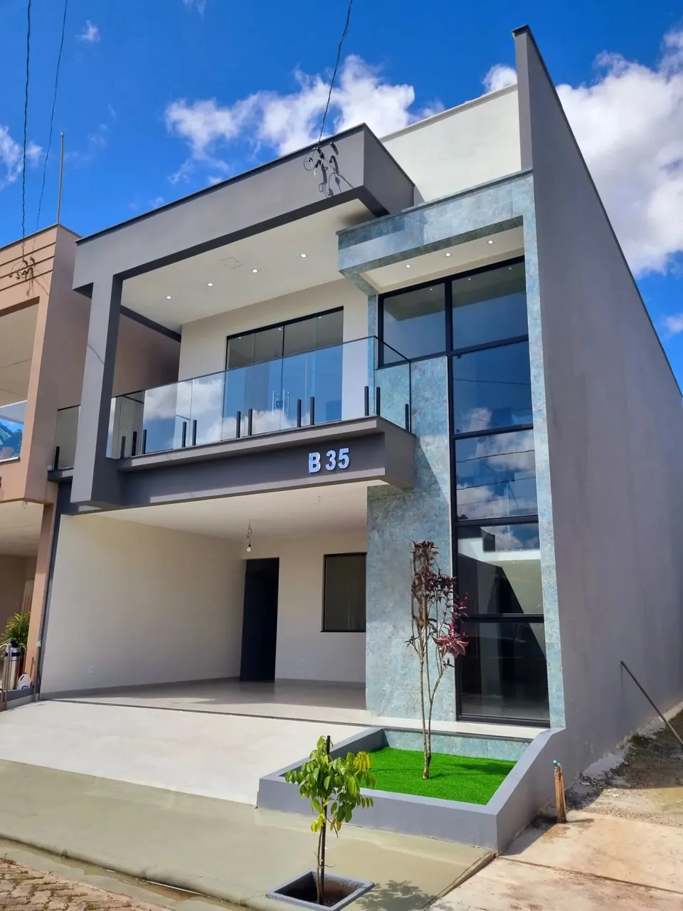 QUARTZO - CASA DUPLEX COM 4 SUÍTES, 200m².