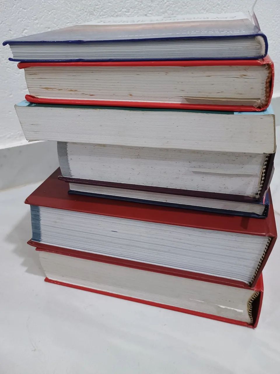 Diversos livros.