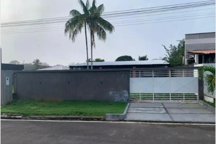 Casa no   Condomínio Ecoville a dez minutos da ponte Rio negro