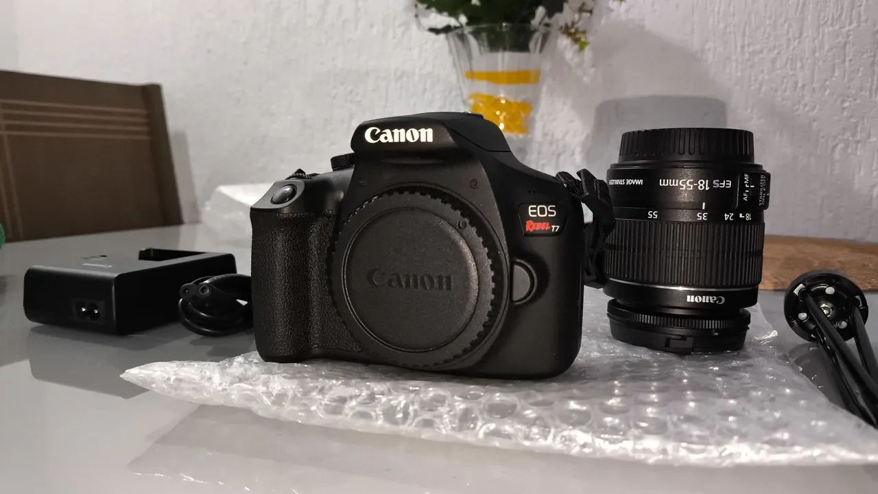 Câmera Canon EOS Rebel T7+ - Kit com Lente 18-55mm