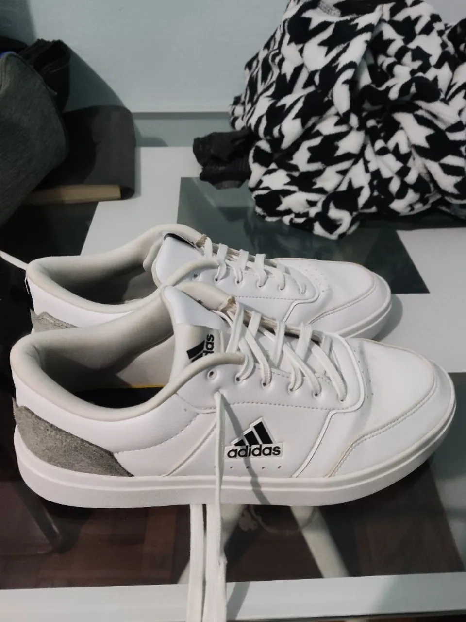 Tênis Adidas Branco - Conforto e Estilo!