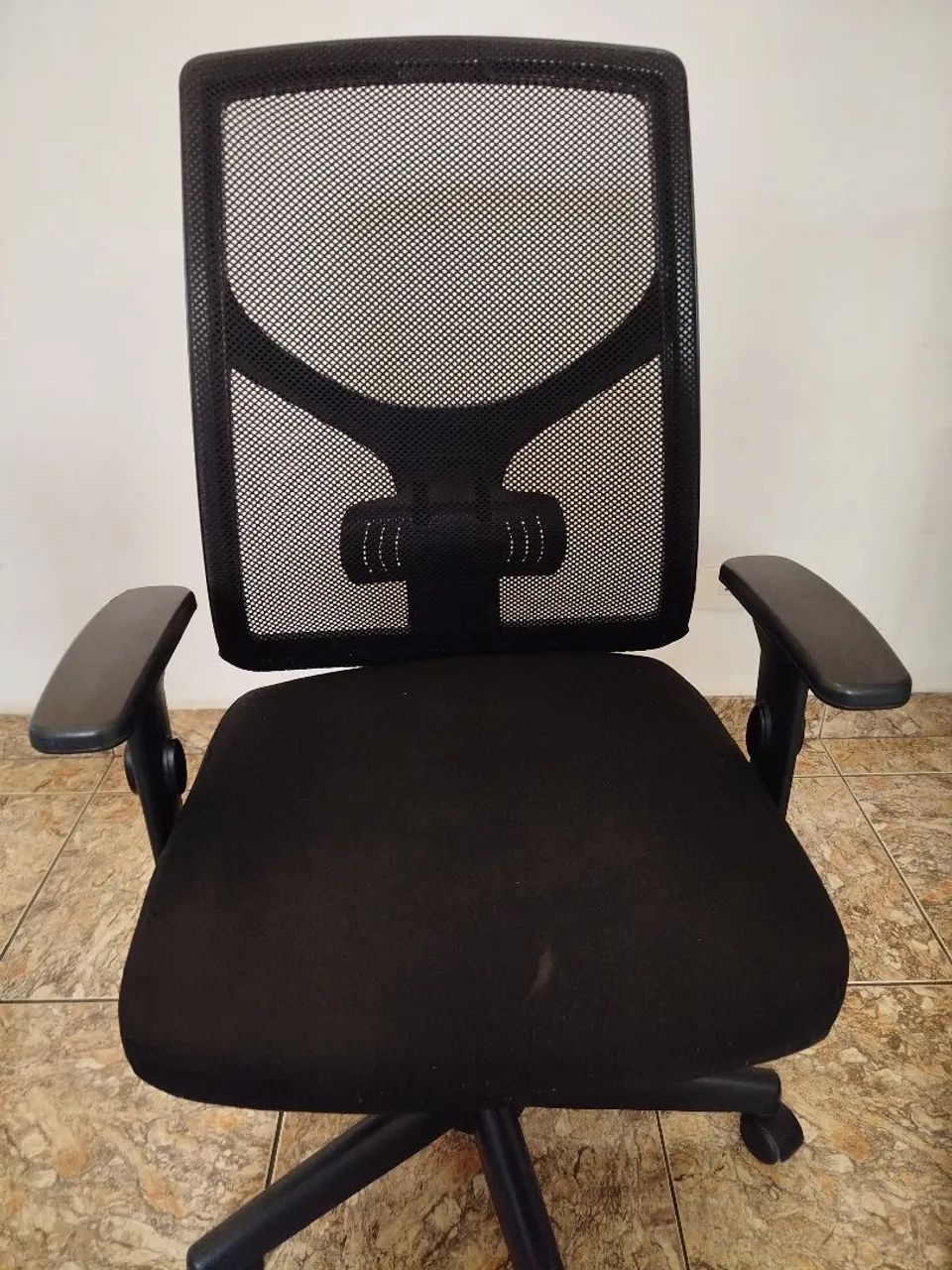 Cadeira Giratória Mesh Preta Cavalete