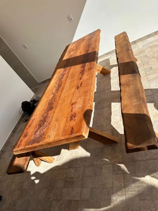 Mesa de madeira rústica para jardim