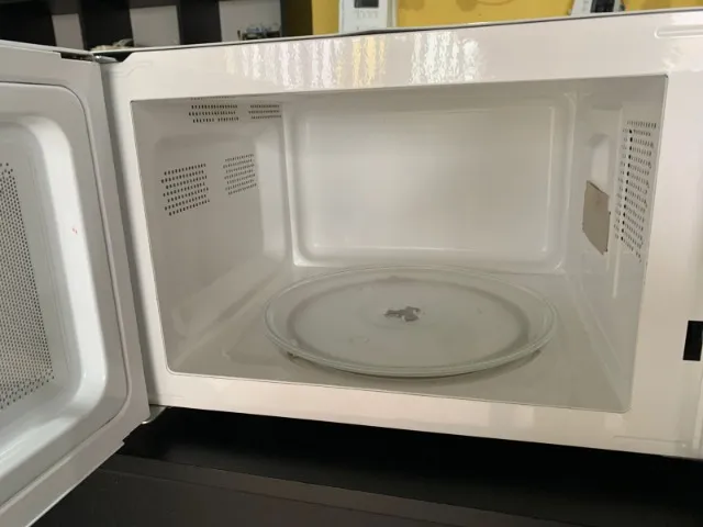 MICRO-ONDAS BRITÂNIA 26L