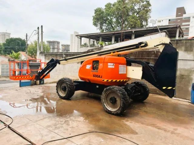 Plataforma Elevatoria Articulada Diesel - 20 metros - JLG 600AJ - Ano 2010 - Foto 3