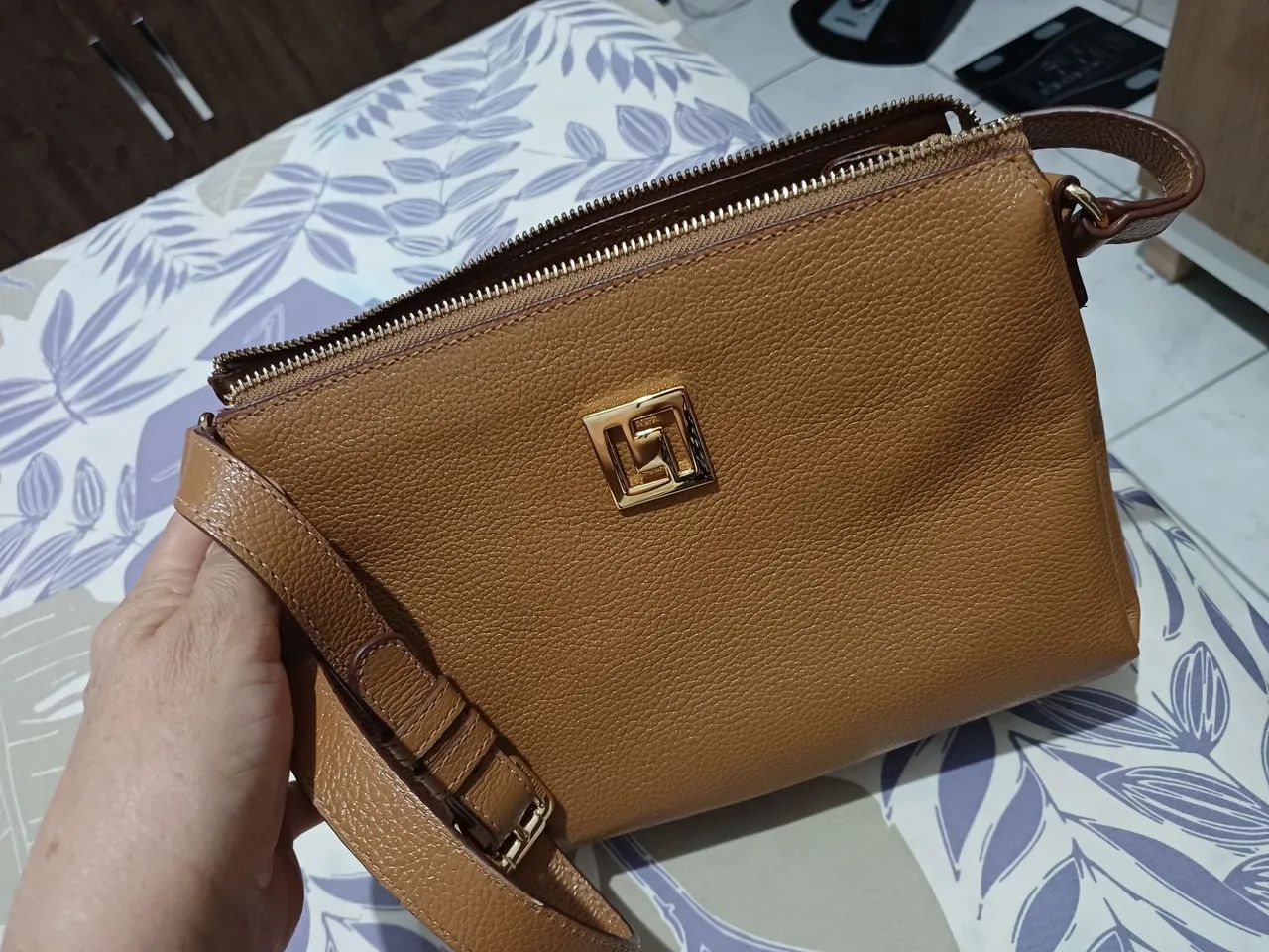 Bolsa em couro seme nova - Foto 5