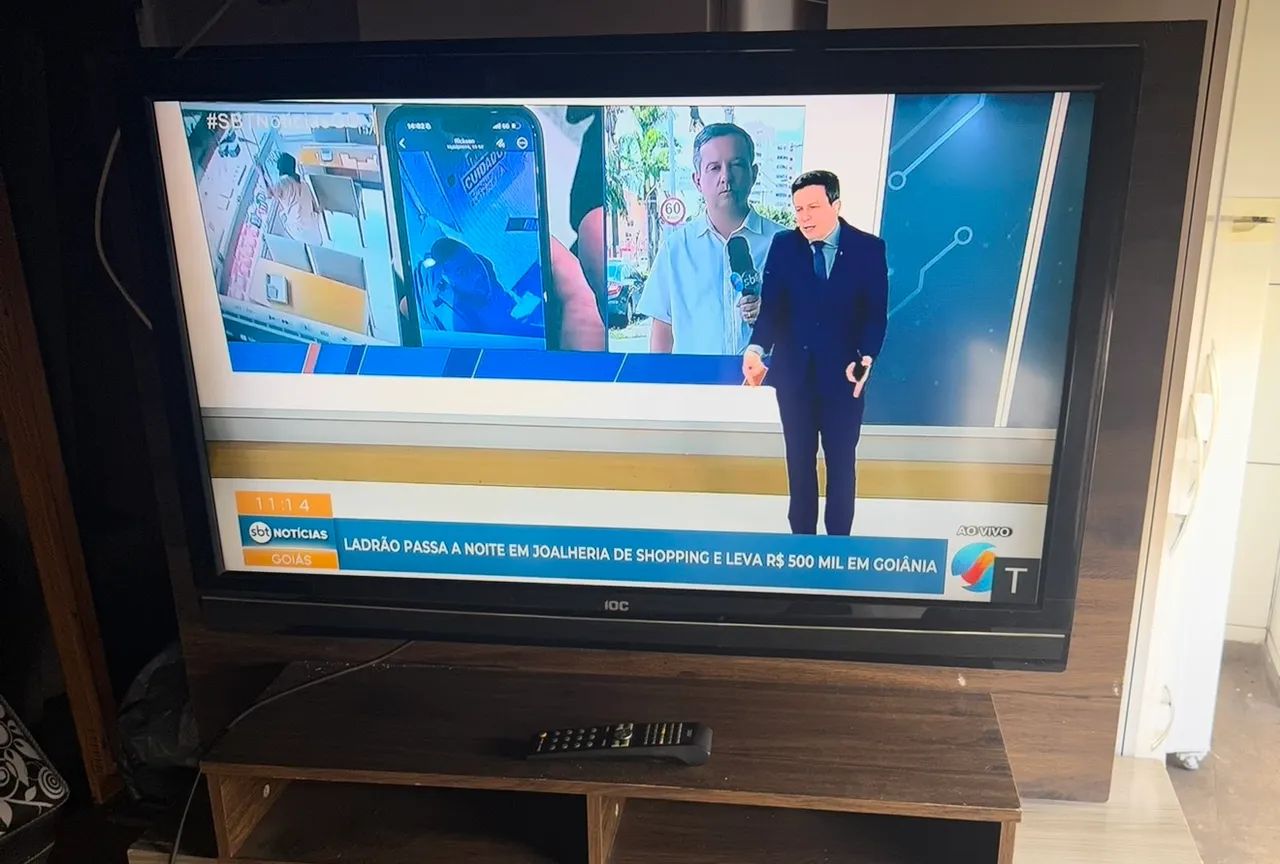 TV 42 polegadas AOC digital com painel de parede e controle remoto não é smart 