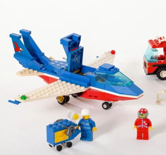 6331 LEGO Flight Patriot Jet - Faltam 2 ferramentas da foto