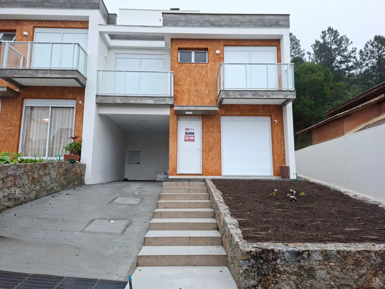 Casa nova para alugar na Trindade
