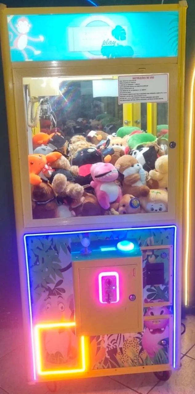 Máquina de pegar pelúcia 
