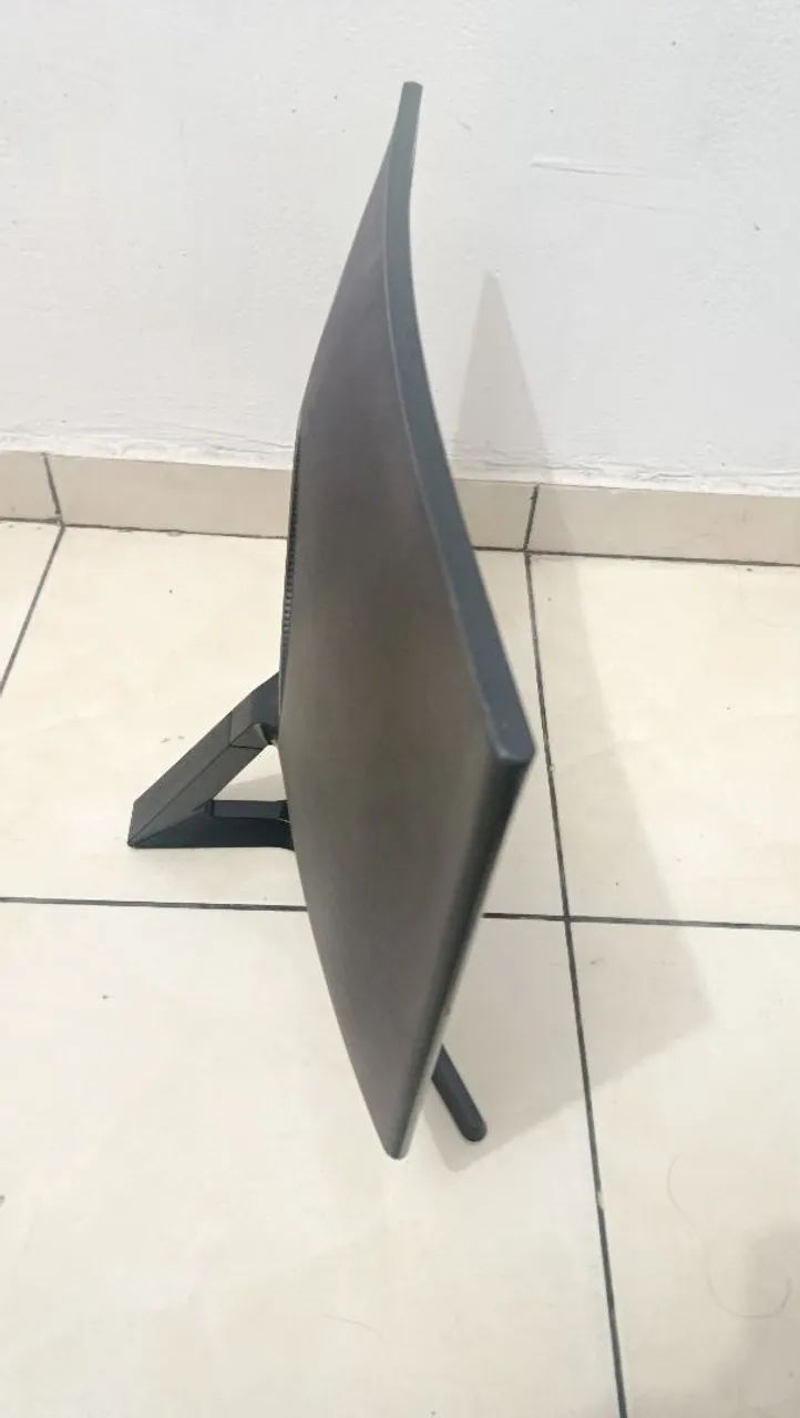 Monitor LED Curvo 24' FULL HD(1920x1080), Taxa 144 Hz - Série CRG50  - Foto 2