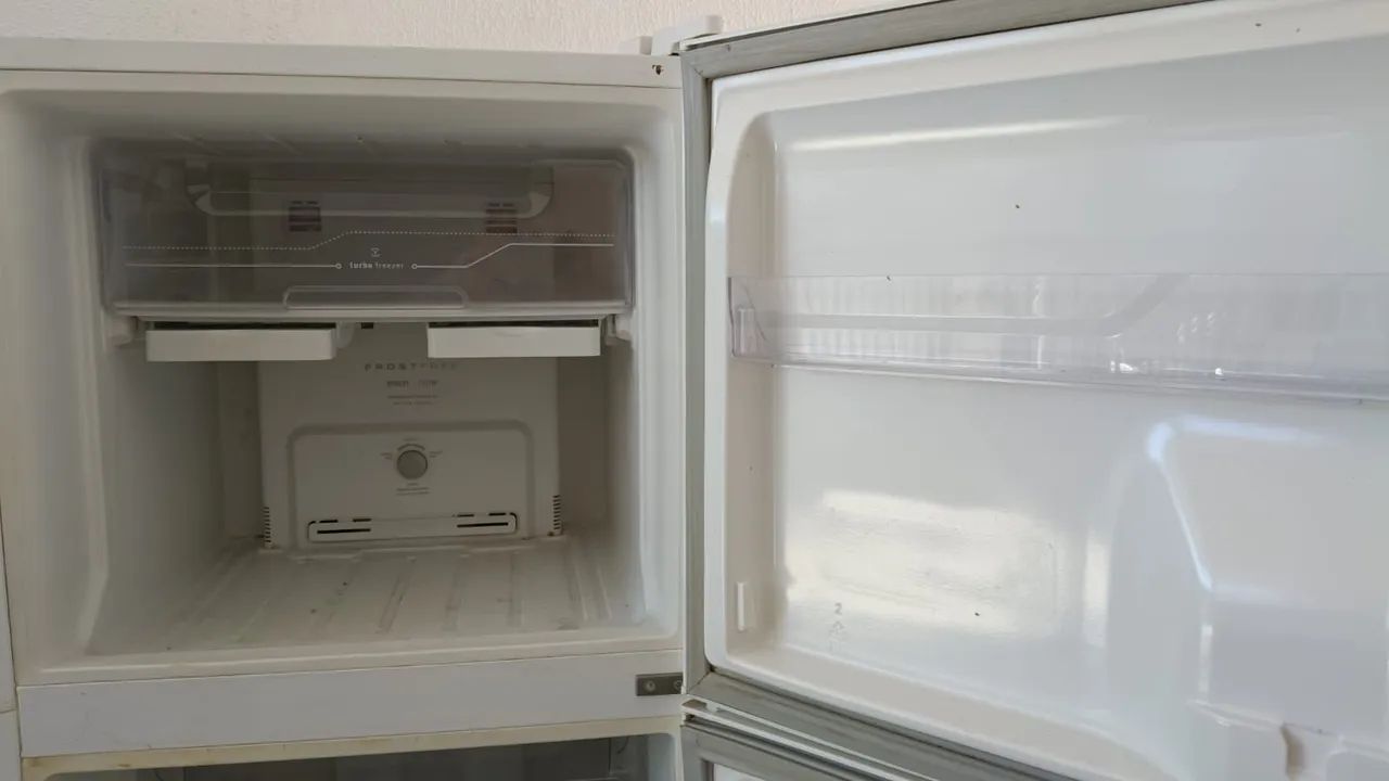 Geladeira Eletrolux 320L duplex Frost Free  - Foto 4