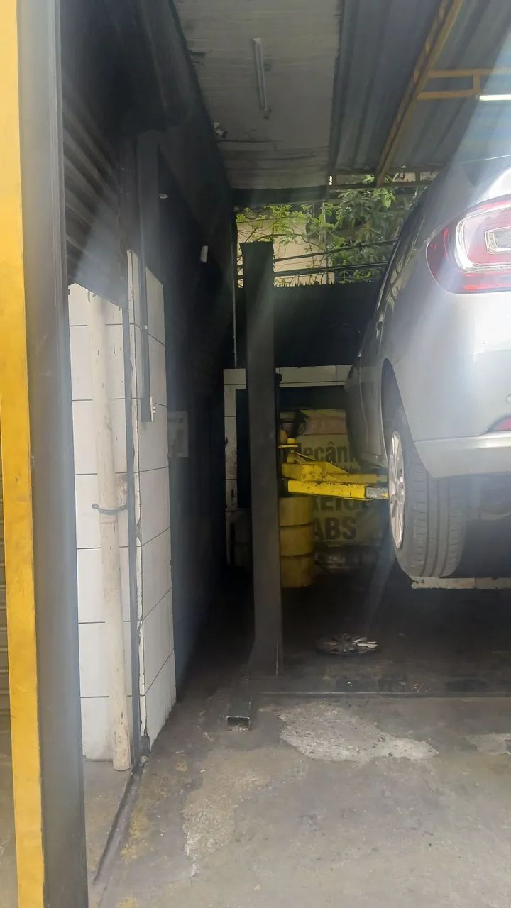 Vendo elevador automotivo 2.5 funcionando perfeitamente. 