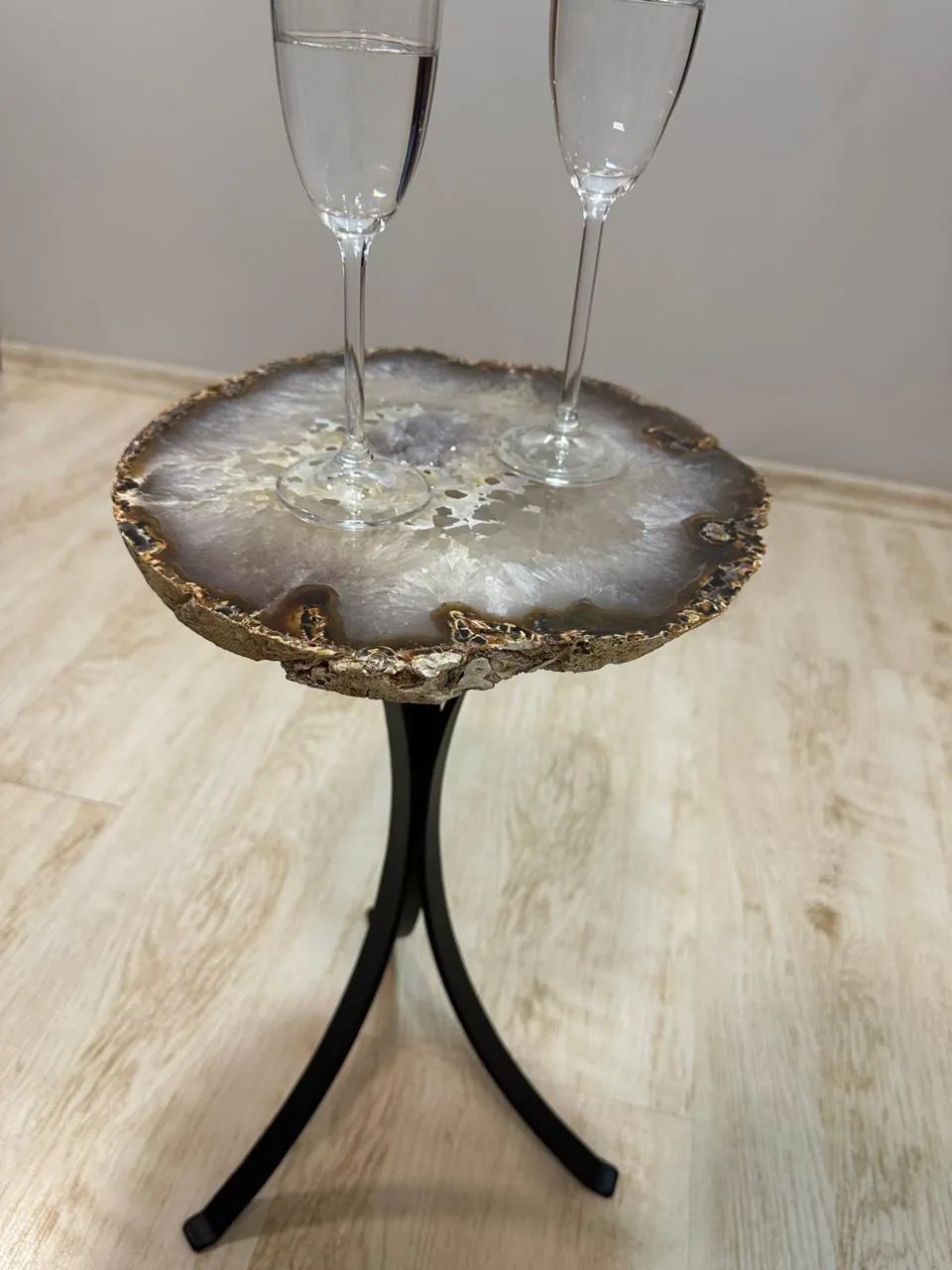 Mesa Lateral com Pedra Ágata Natural - Peça Exclusiva e Sofisticada - Foto 2