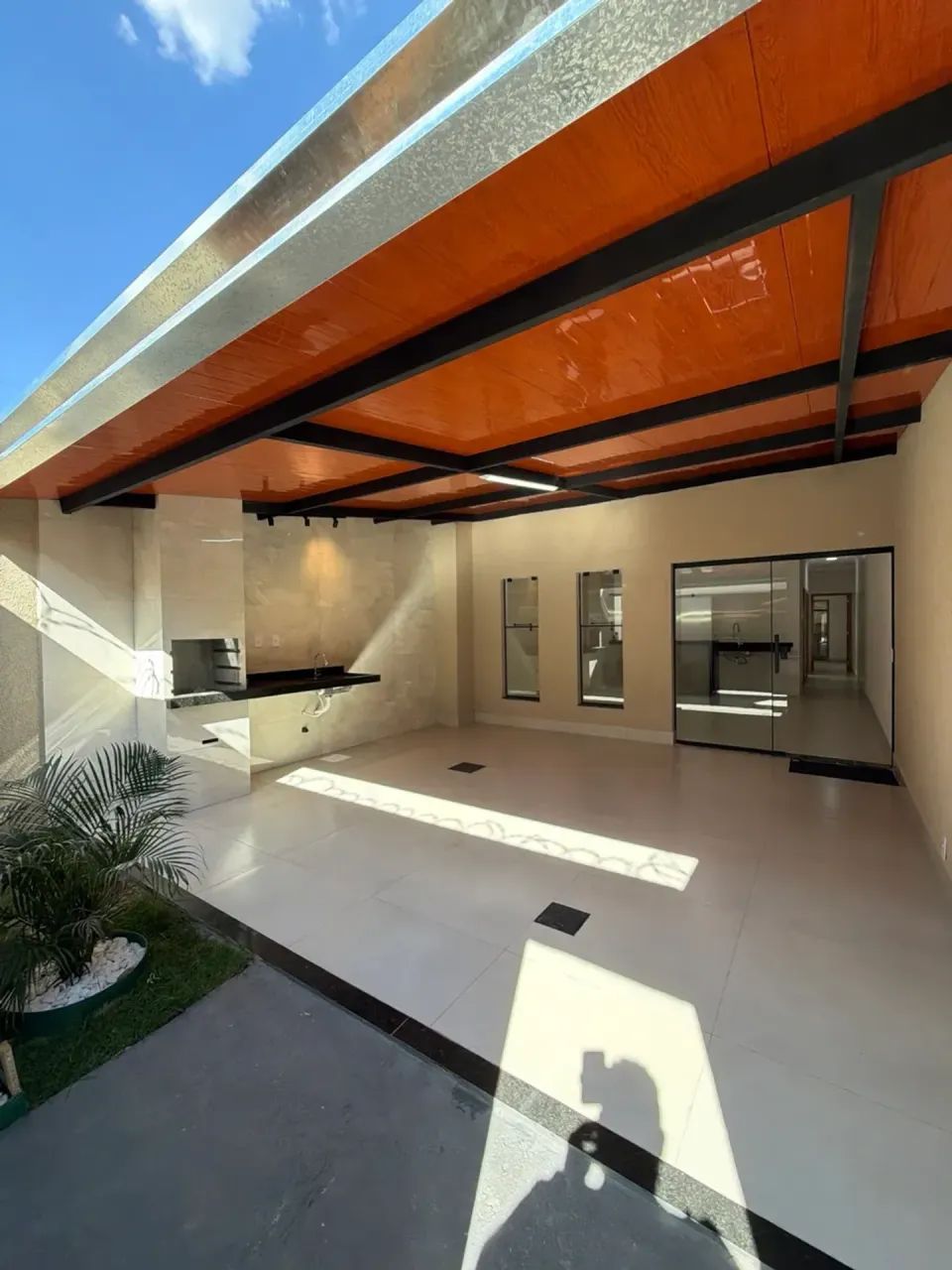 Casa 3/4 com suíte- Prox. ao Supermercado Prátiko