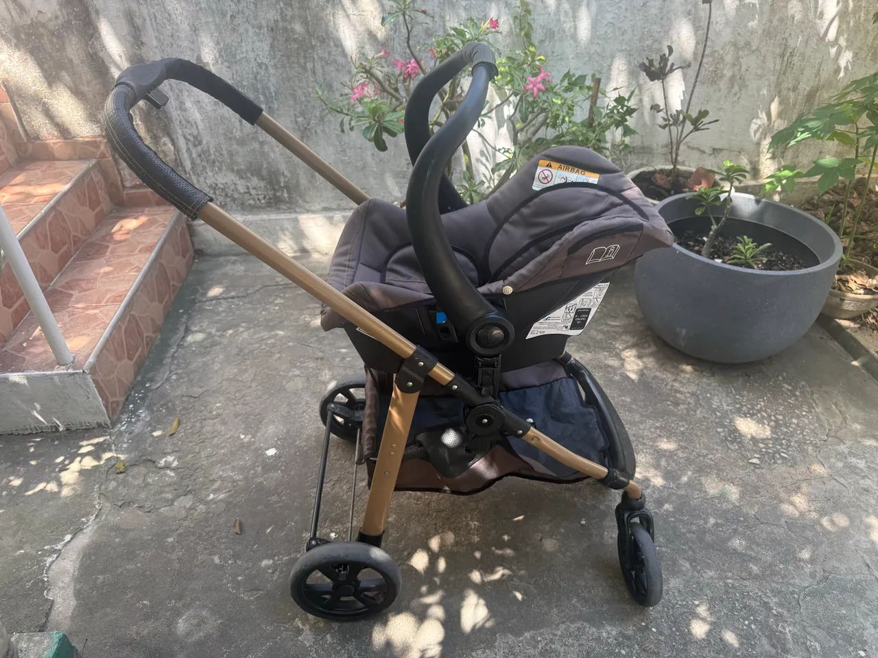 Carrinho de bebê + bebê conforto - Foto 2