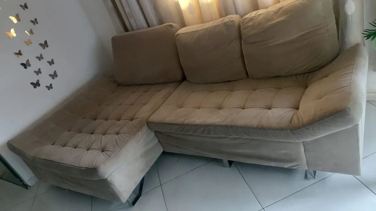 Sofá ton bege ele tem uma parte fixa ou o outro assento normal - Foto 2