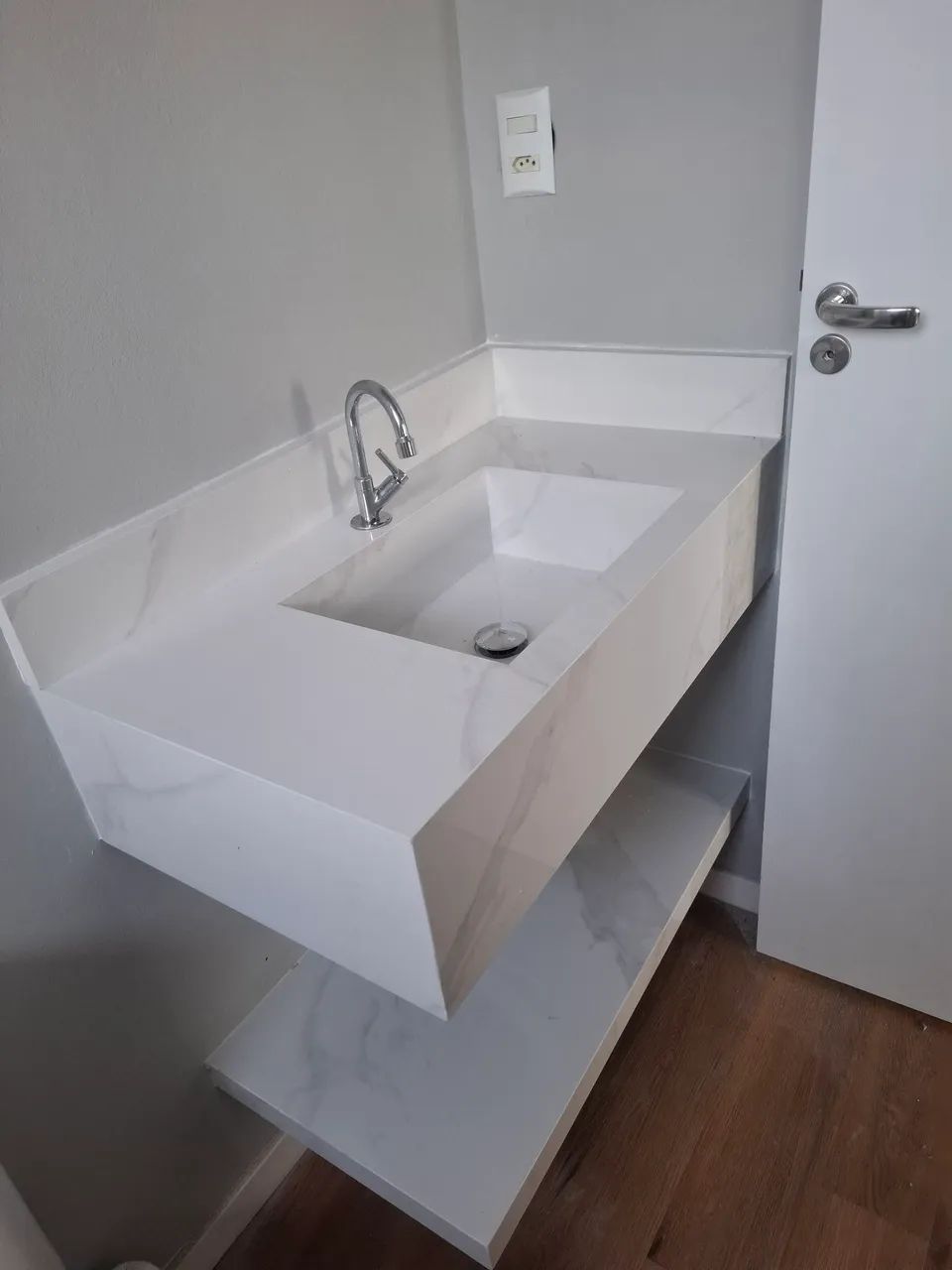 Lavatórios em porcelanato sob medida  - Foto 4
