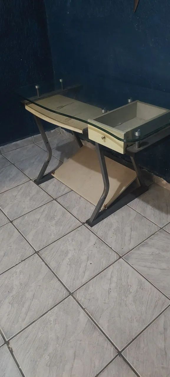 VENDO MESA NOTEBOOK DE VIDRO USADO402625426453975041