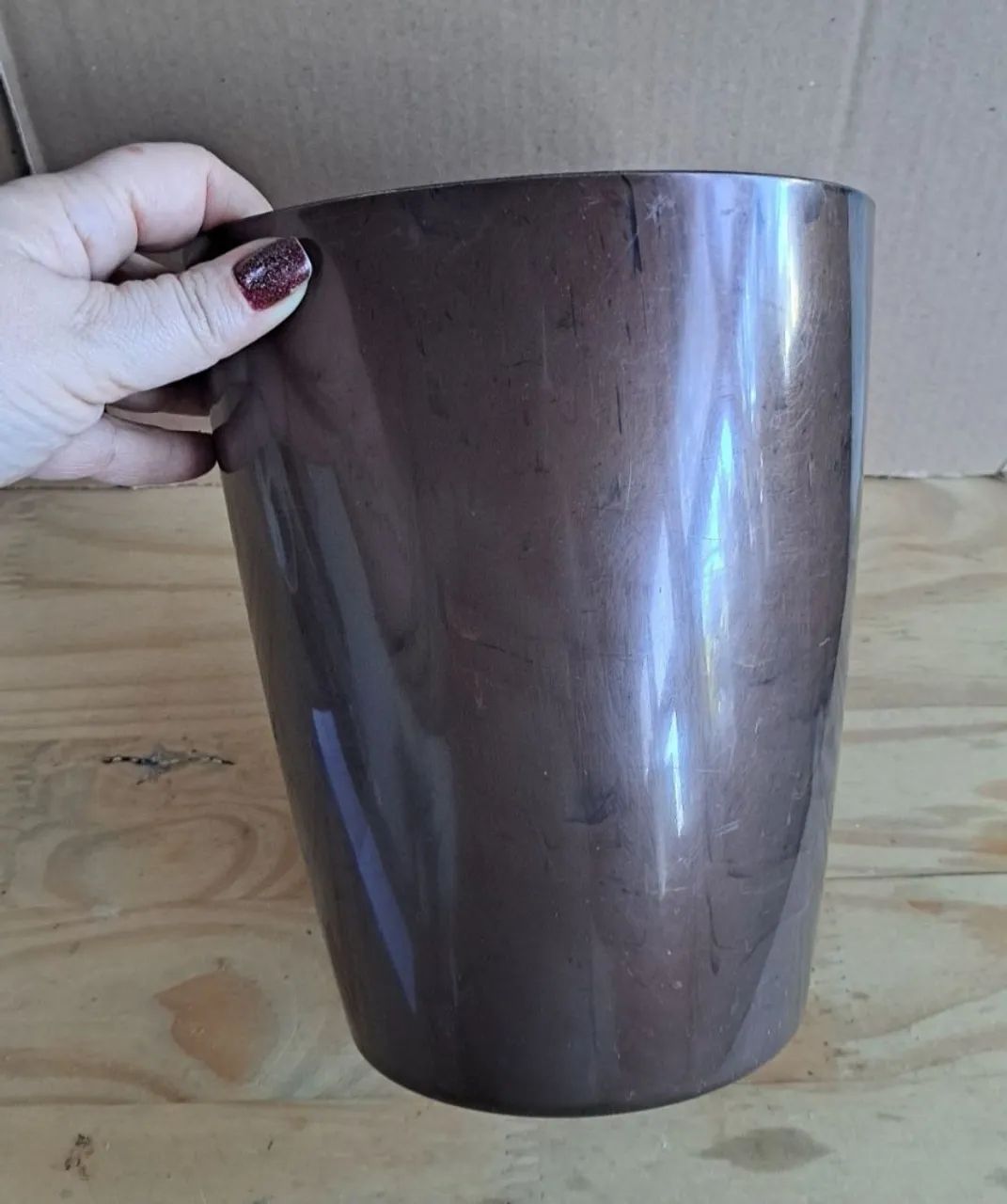 Vasos plásticos e metal