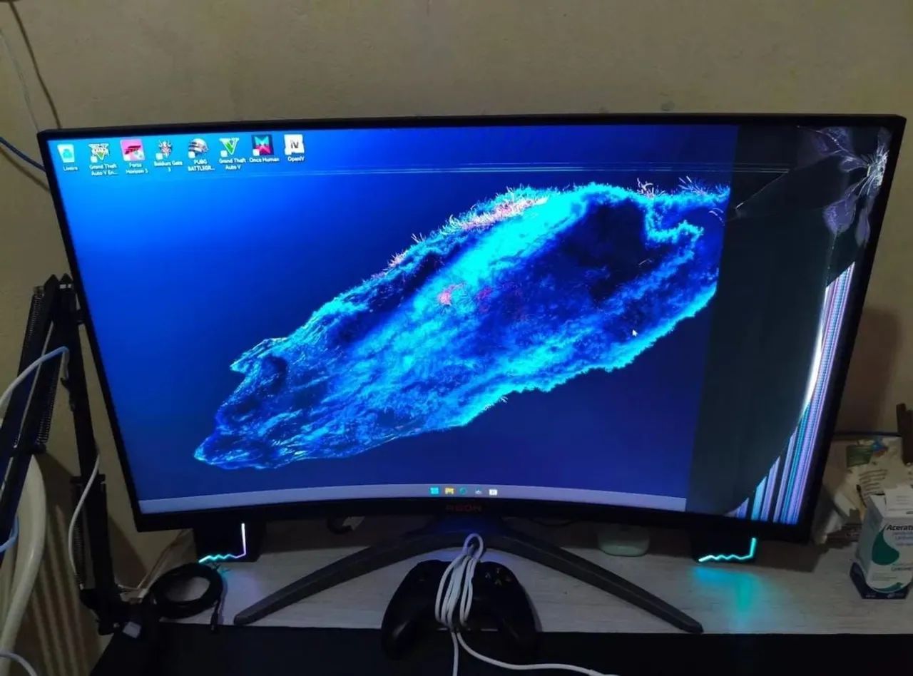 Monitor 32 curvo TELA QUEBRADA MAS DÁ PARA USAR - Foto 3
