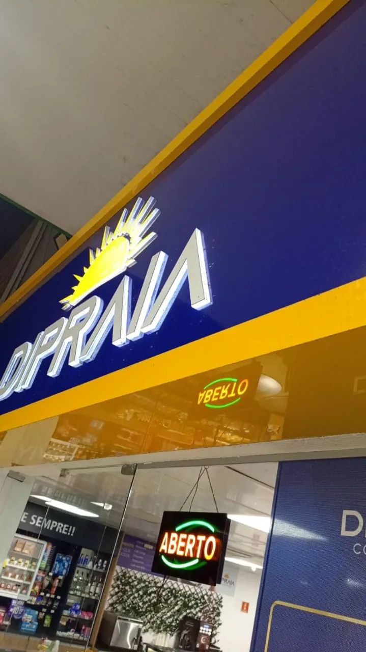 Fachada em ACM com letreiro em 3D 