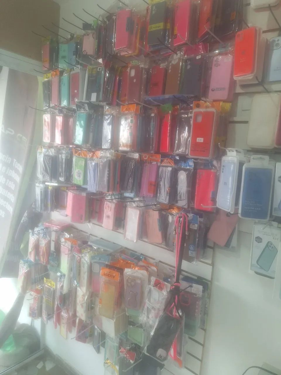 Quase 600 capas variadas