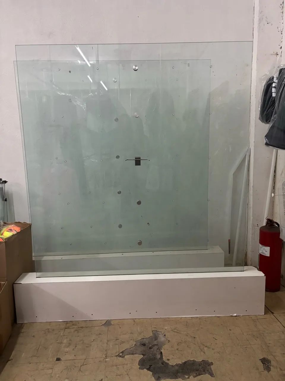 Vitrine Vidro temperado 8MM + 20 ganchos Inox  - Foto 2