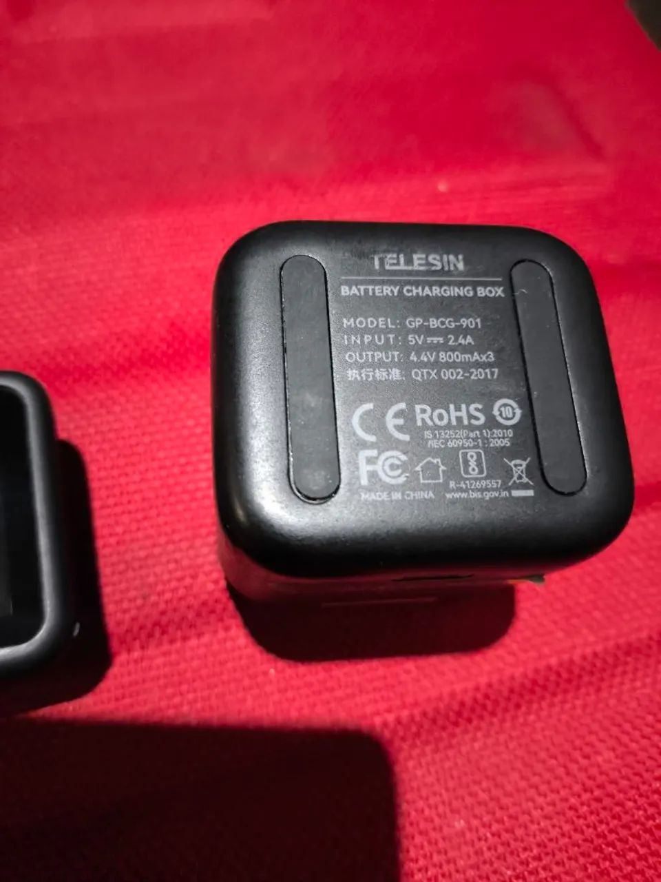 Go pro hero 10 com três baterias e cartão de memória 128 GB e carregador usado apenas 4 vz - Foto 6