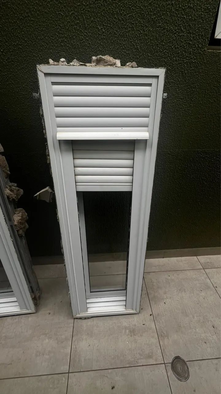 Vendo 3 Janelas com veneziana e vidro fixo - Foto 2