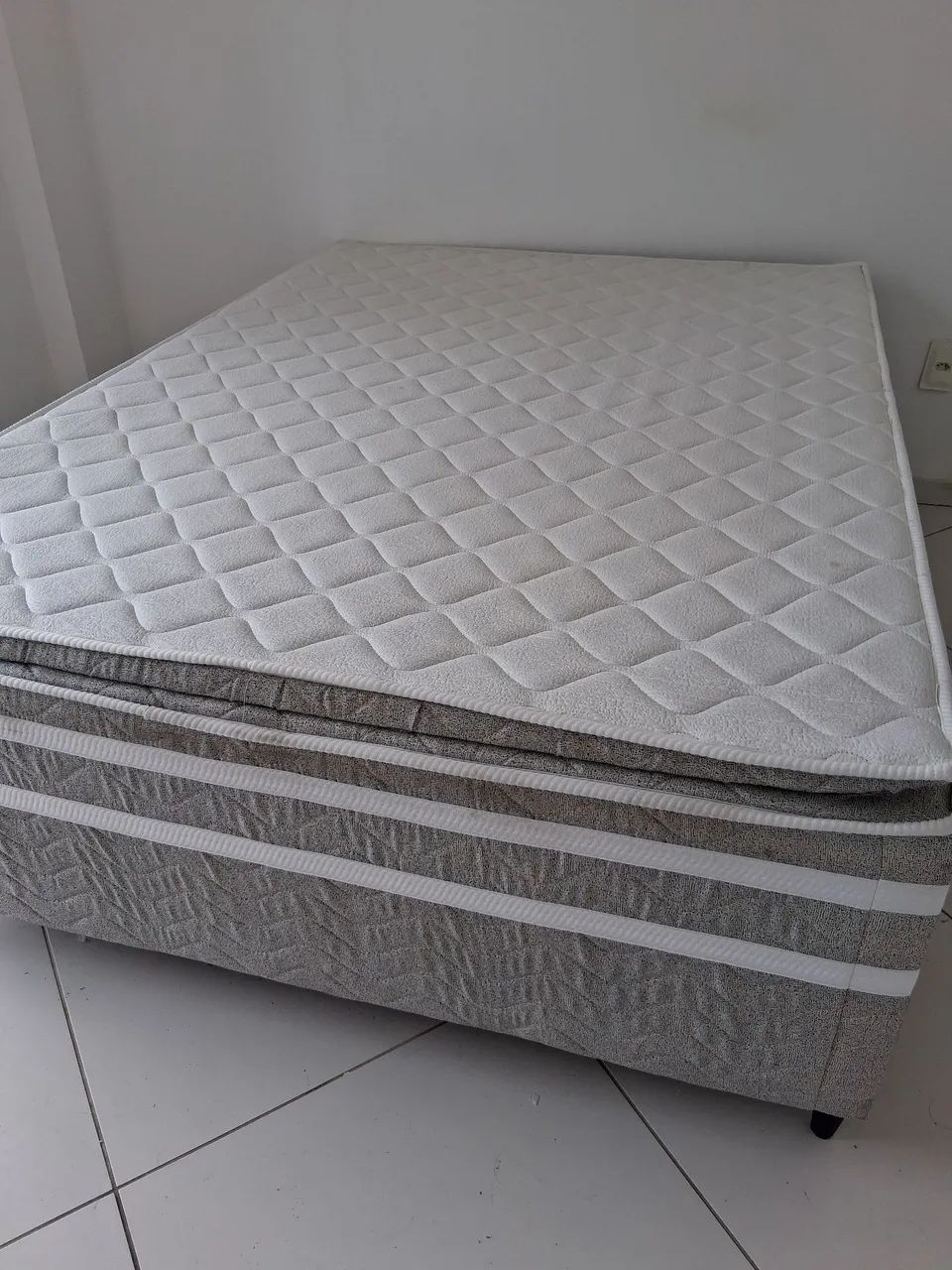 Vendo cama box nova