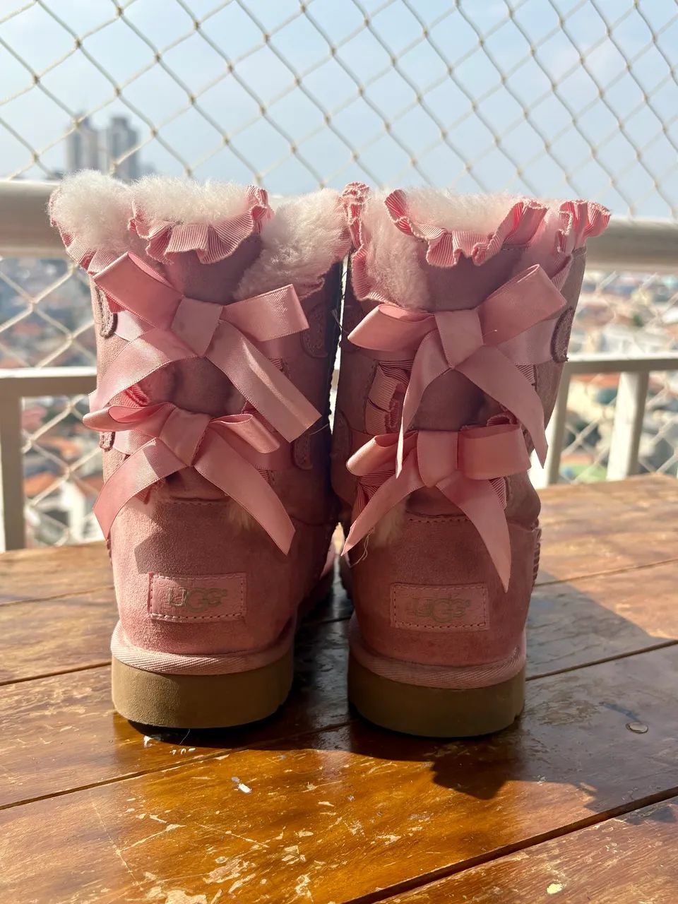 Bota UGG rosa de laço  - Foto 2