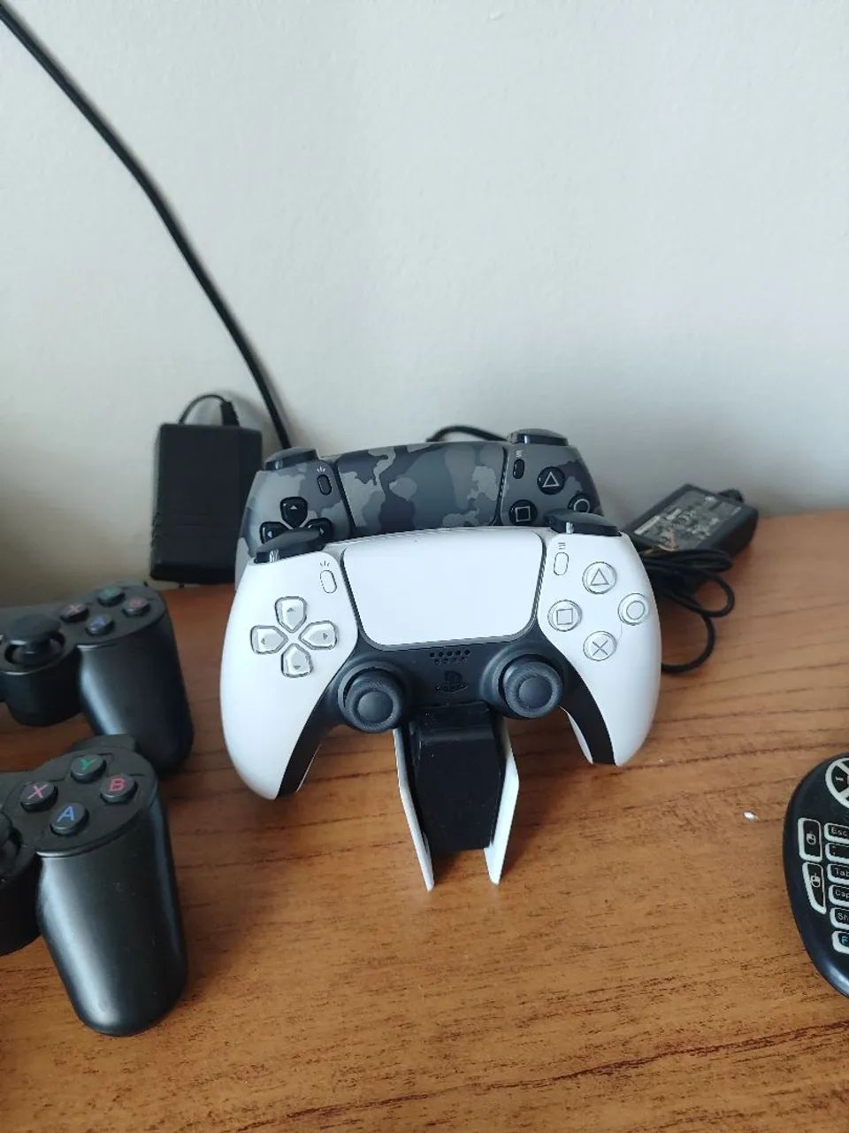 Ps5 na caixa 6 meses de uso com plano plus até abril de 2027