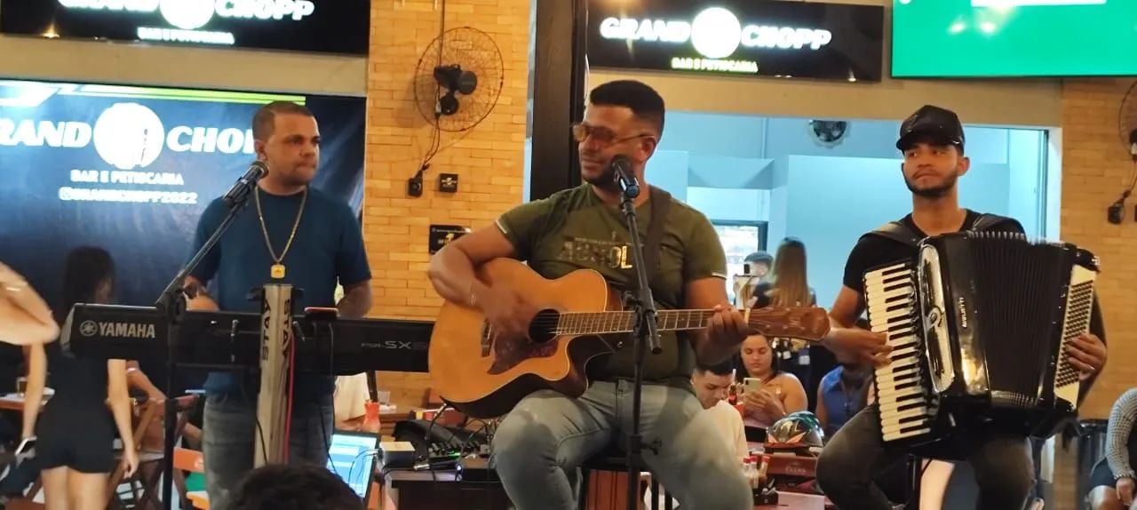 VOZ E VIOLÃO MÚSICA AO VIVO PARA SEU EVENTO. - Foto 2