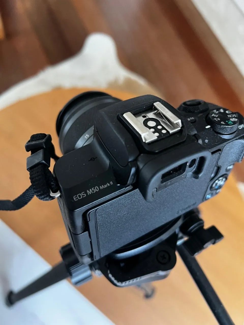 Camera Canon EOS M50 MARK II com Microfone e bateria Extra e Cartao de 256g e Pedestalb - Foto 3