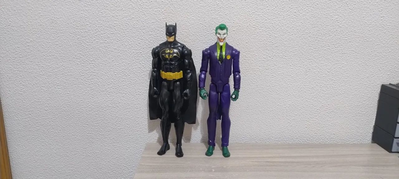 Bonecos Batman e Coringa - Mattel 30 cm de altura