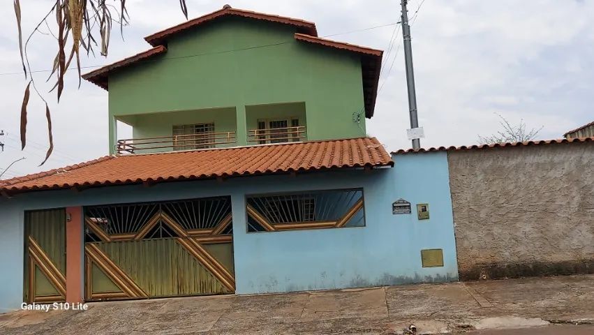 CASA SOBRADO 4 QUARTOS 