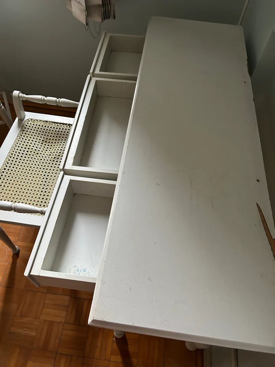 Penteadeira/aparador com espelho e banqueta. - Foto 5