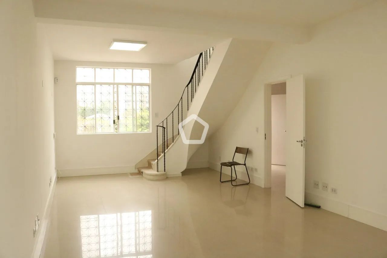 Sobrado reformado à venda com 240m², Perdizes